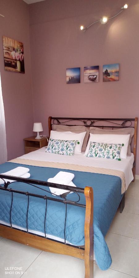 Iris's With Parking Apartment *